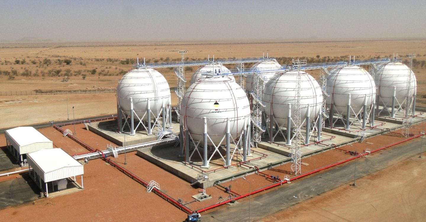 Paresa resta italiana: i tre manager storici rilevano l’intero capitale